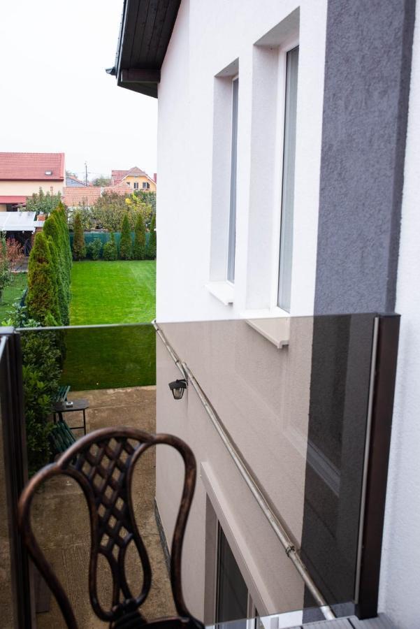 Green Apartments Oradea Extérieur photo
